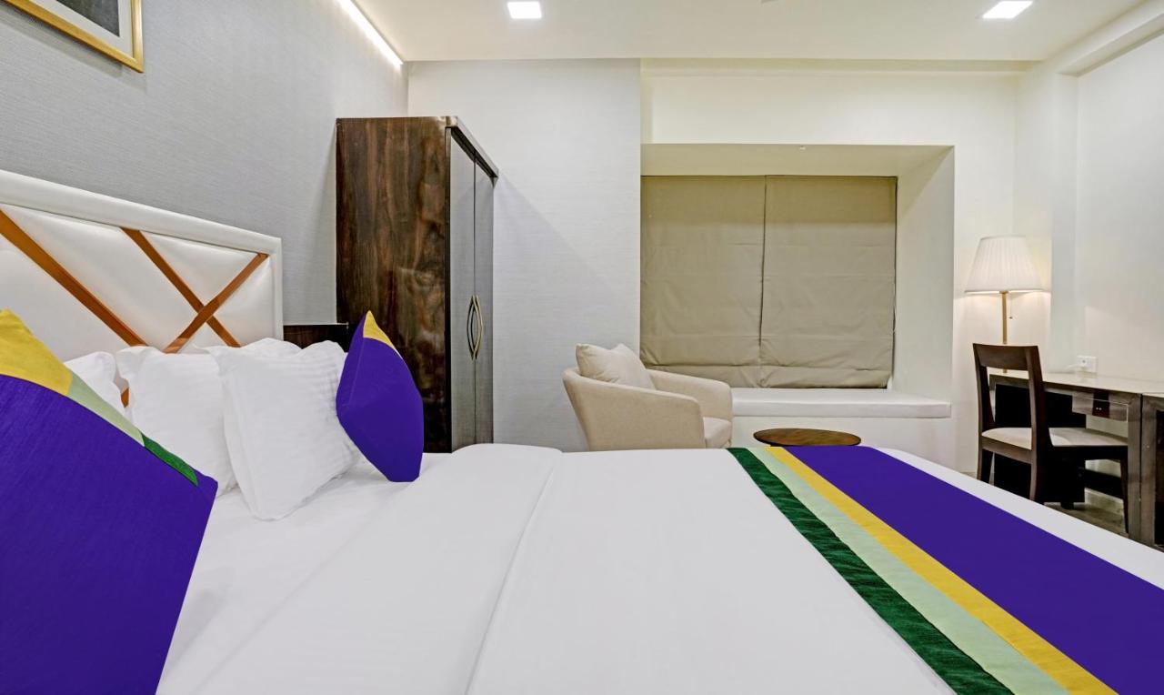 Treebo Premium Golden Bliss Trimurti Nagar Square Hotel 4*